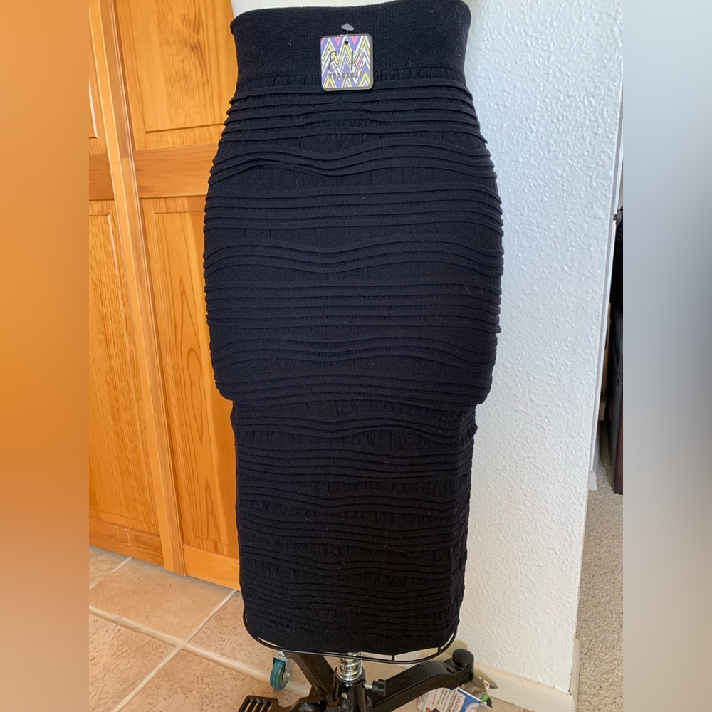 Closet clean out sale! Casual/semi professional body, con skirt. New with tags.